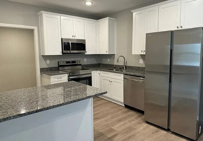 Building Photo - Beautiful 3BR 2.5BA Townhouse w/ Granite Kitchen • End-Unit on Cul-de-Sac • 1-Car Garage in Pleas...