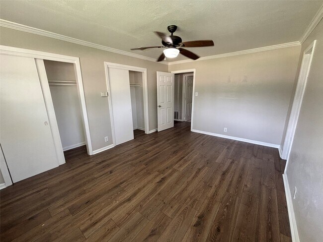 Building Photo - 5827 Reed Rd