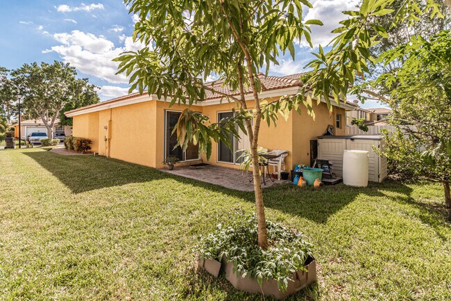 Building Photo - 3381 Commodore Ct