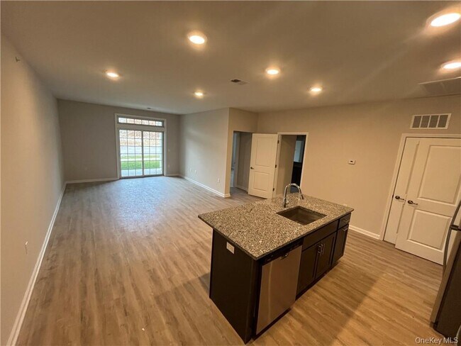 Building Photo - 422 Tower Ridge Cir
