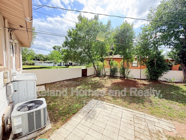 Building Photo - 3115 Buckingham Ave
