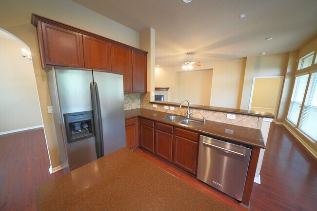 Building Photo - Beautiful Home Now Available in the Covete...