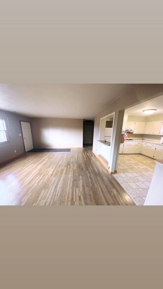 Building Photo - 2210 Alamo Dr