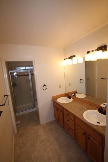 Building Photo - Large 3 Bedroom Updated Townhouse w/ Fence...
