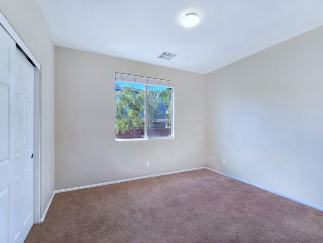 Building Photo - 5389 Hollymead Dr
