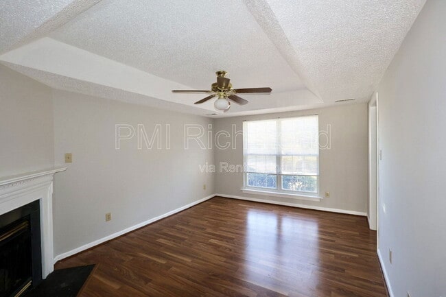 Building Photo - 1100 Lorieville Ln