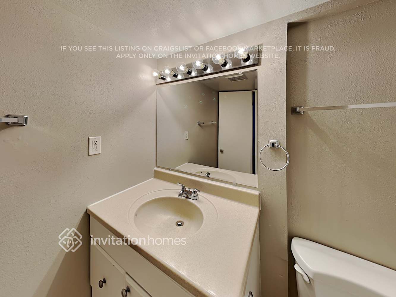Building Photo - 3020 S Evanston Way