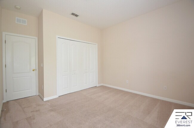 Building Photo - 40 Persimmon Dr
