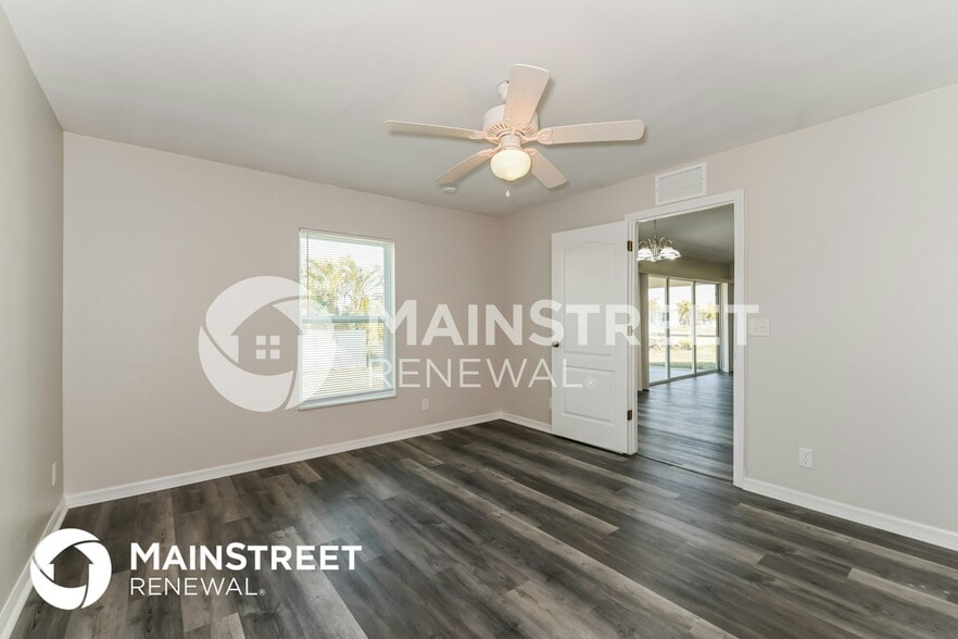 Building Photo - 2428 NE 1st Ave