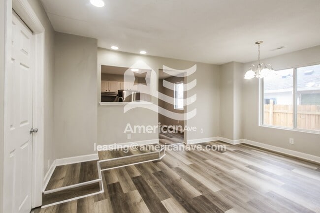 Building Photo - 1731 N Alton Ave