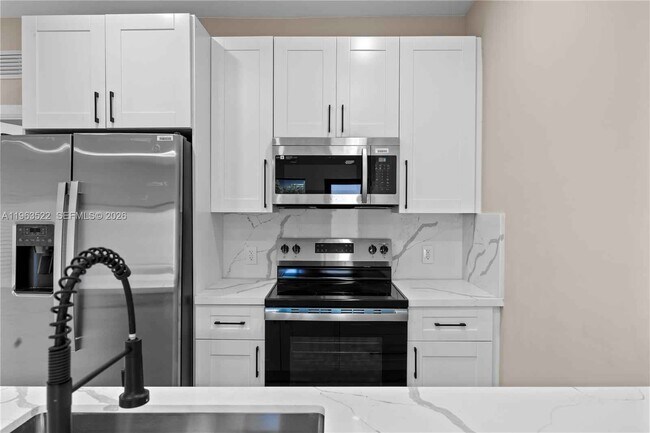 Building Photo - 630 NE 166th St