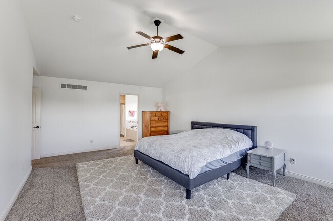 Building Photo - LUXURY 5 BEDROOM HOME AVAILABLE IN MAHOMET