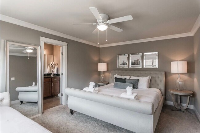 Building Photo - Belmont / Vanderbilt University Condo!!