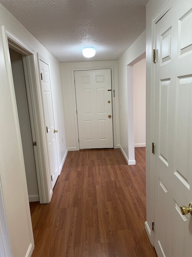 Building Photo - 826 State St