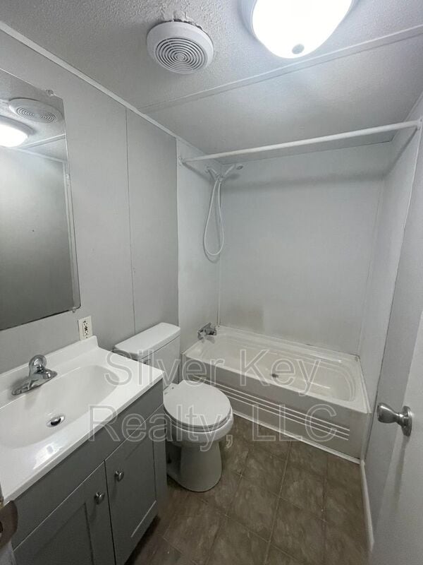 Building Photo - 270 Co Rd 213