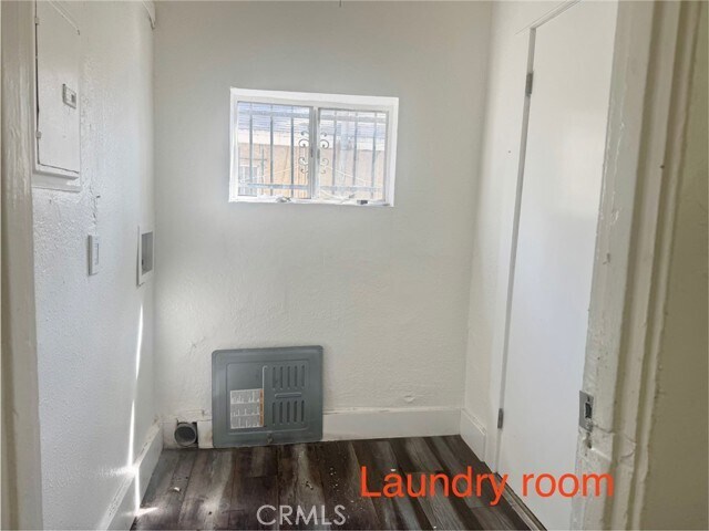 Building Photo - 206 W 52nd Pl