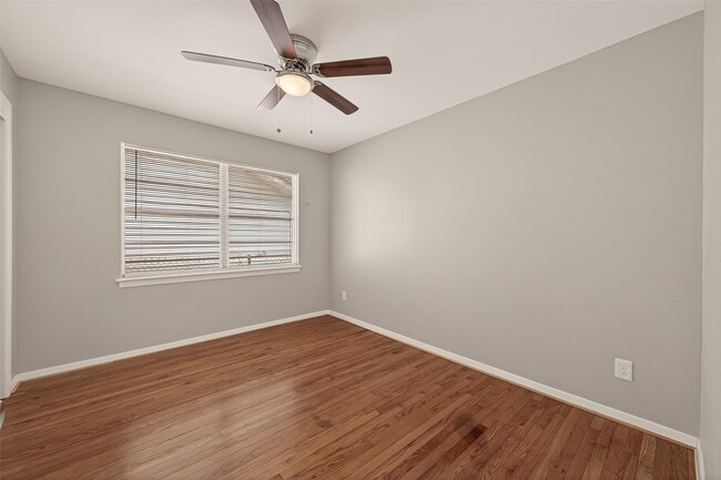 Building Photo - 226 W 4th St