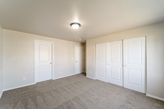 Building Photo - MOVE-IN SPECIAL! $500 plus Security Deposi...