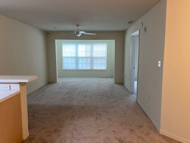Building Photo - Spacious 1st Floor 2 Bed, 2 Bath Condo with New Carpet | Gated Community Near Universal Studios!