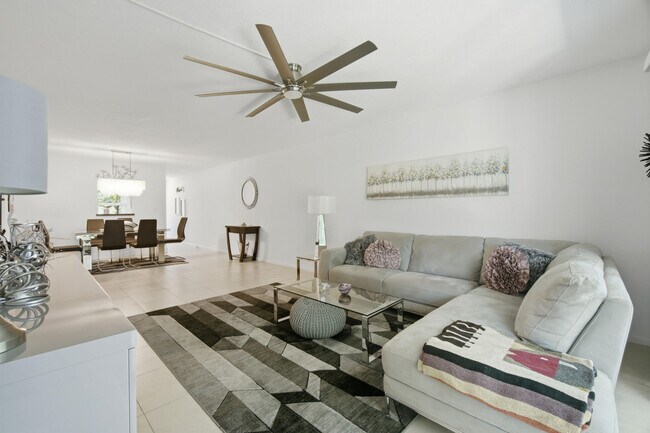 Building Photo - 3002 Portofino Isle