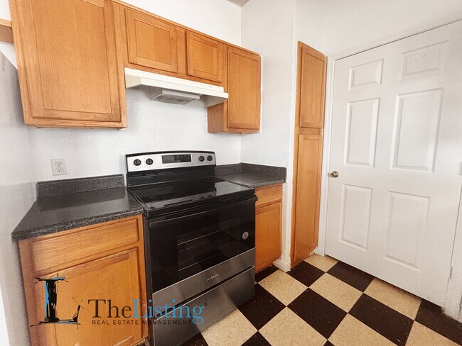 Building Photo - 3714 Palm Desert Ln