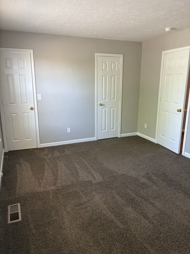 Building Photo - Charming 3-Bedroom Home in Fountain Square – Prime Location Near I-65!