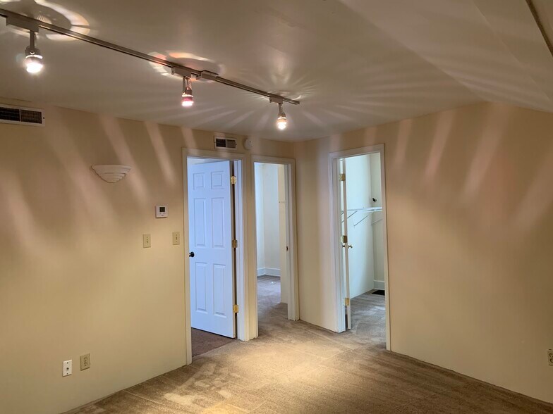 Building Photo - 2437 Ohio Ave