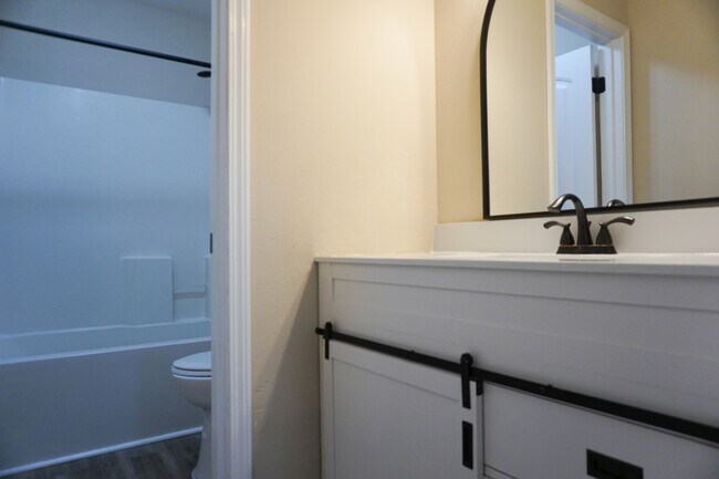Building Photo - 141 Bronze Cir