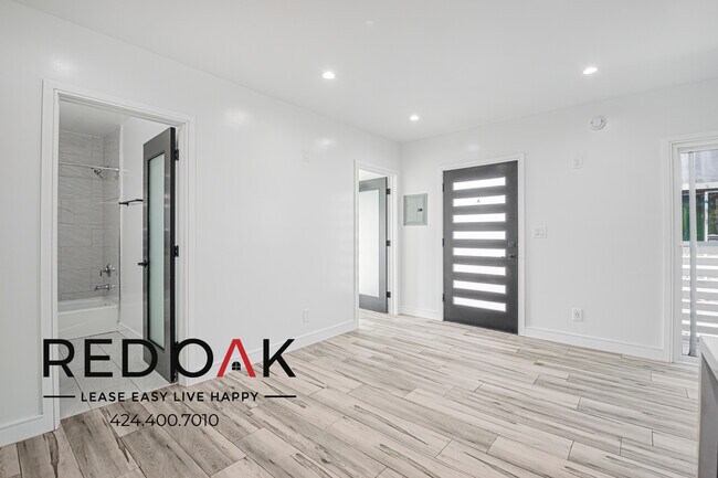 Building Photo - 836 Van Ness Ave