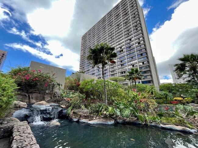 Building Photo - Kukui Plaza: Renovated 1 Bed, 1 Bath Condo...