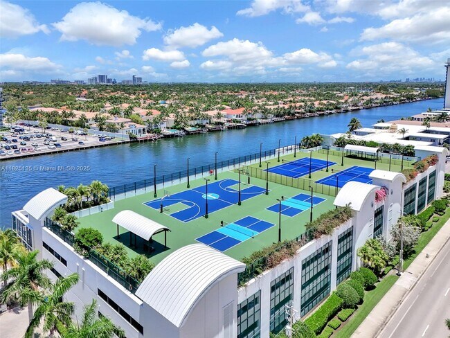 Building Photo - 2711 S Ocean Dr