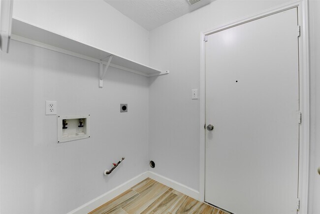 Building Photo - 6930 Haven Creek Dr