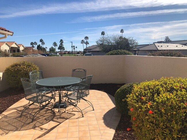 Building Photo - Welcome to this charming 2-bedroom, 2-bathroom home. Available April through October 2026!