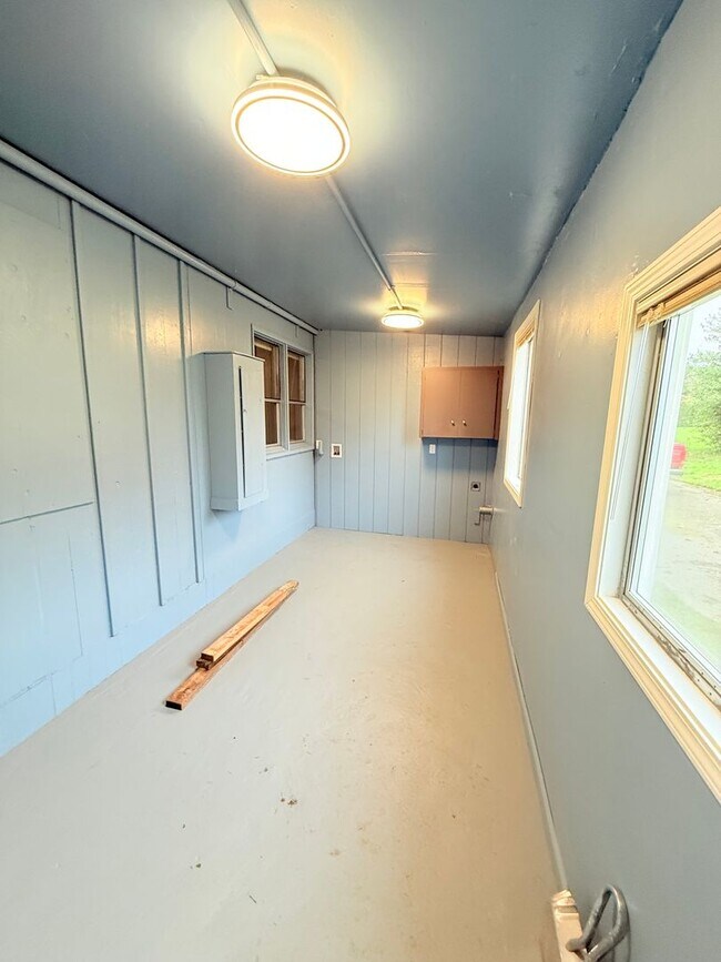 Building Photo - Duplex unit close to Olympic College.