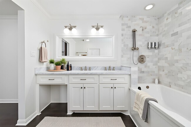 Building Photo - 5438 Briarbend Dr