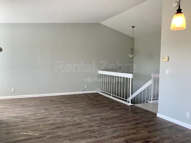 Building Photo - 1592 Ashwood Dr