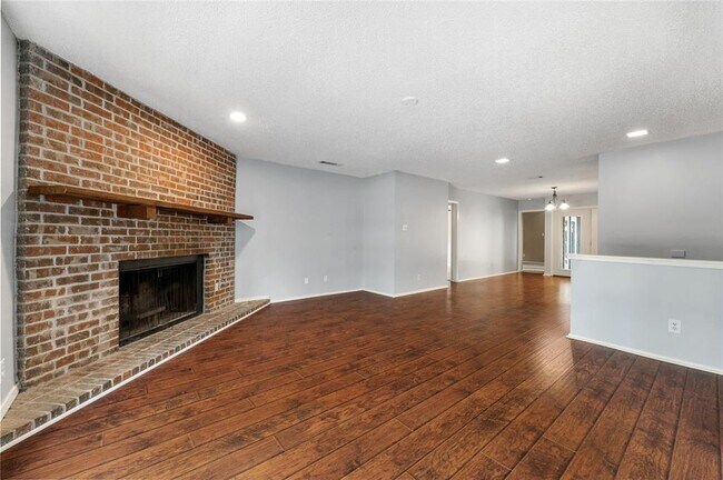 Building Photo - 8506 Mesa Dr