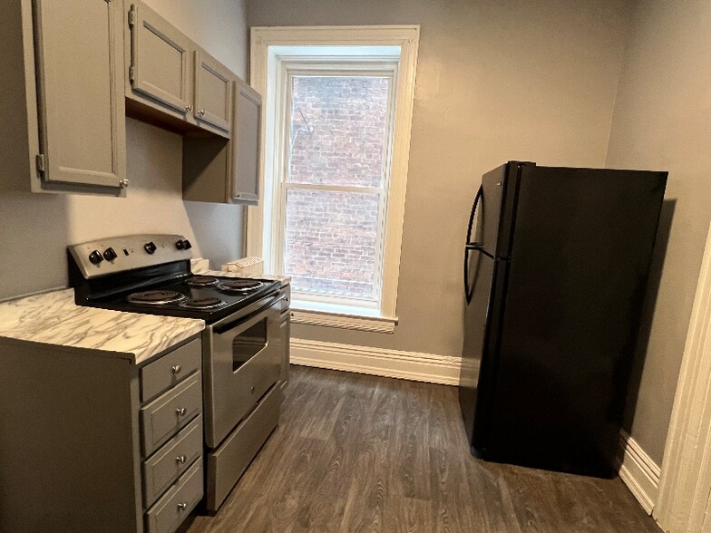 Building Photo - 176 Remsen St