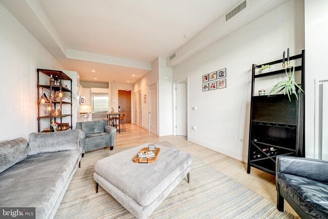 Building Photo - 45 Sutton Square SW