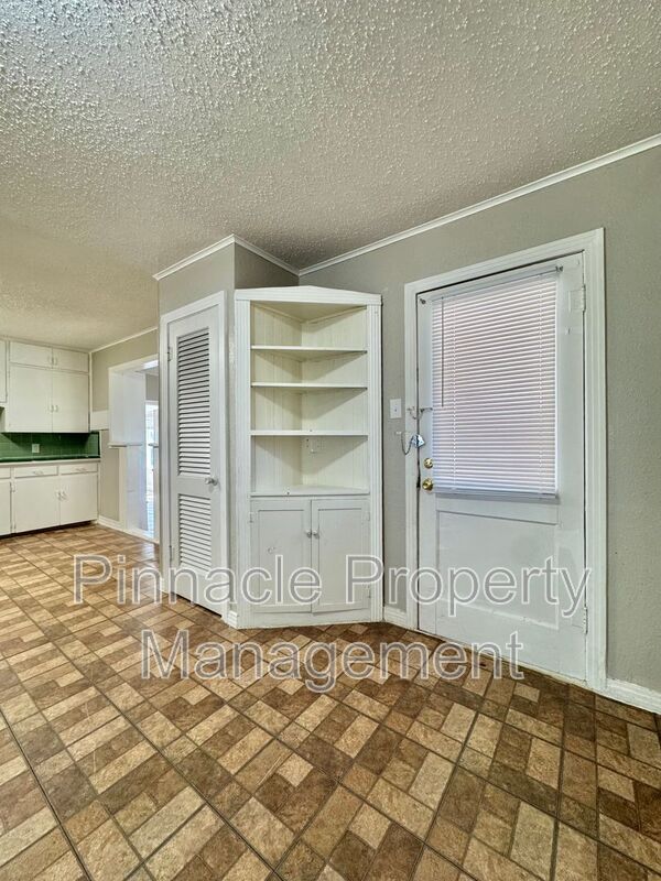 Building Photo - 2013 Koberlin St