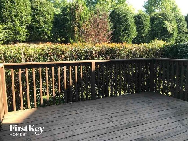 Building Photo - 1988 Sinclair Trce