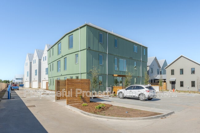 Building Photo - 934 Hangar Dr