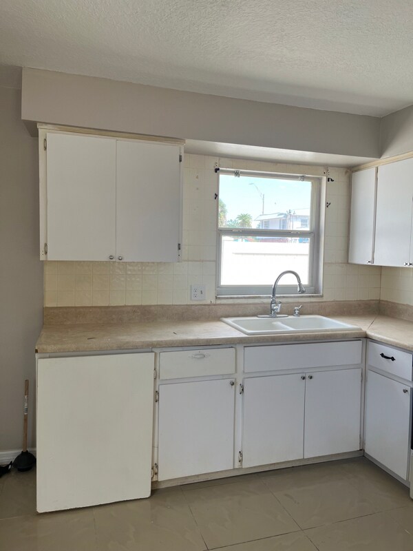 Building Photo - 815 13th Ave NW