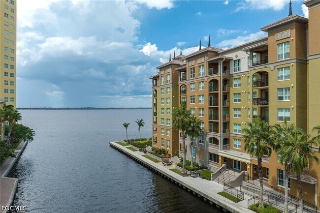 Building Photo - 2825 Palm Beach Blvd