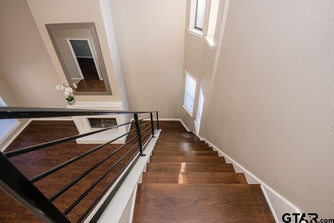 Building Photo - 5907 Hollytree Dr