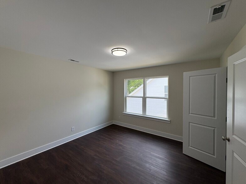 Building Photo - 4691 Heiskell Dr