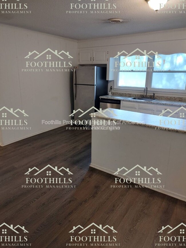 Building Photo - 130 Tanglewood Dr