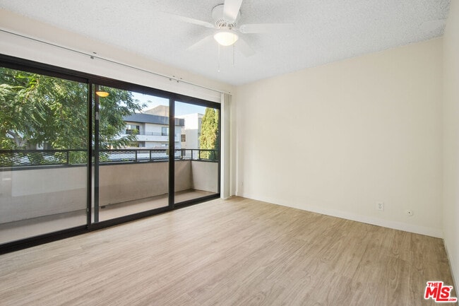 Building Photo - 7540 Hampton Ave