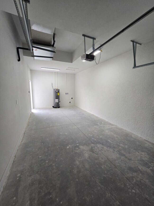 Building Photo - BRAND NEW CONSTRUCTION-3/2/1-MOVE IN READY