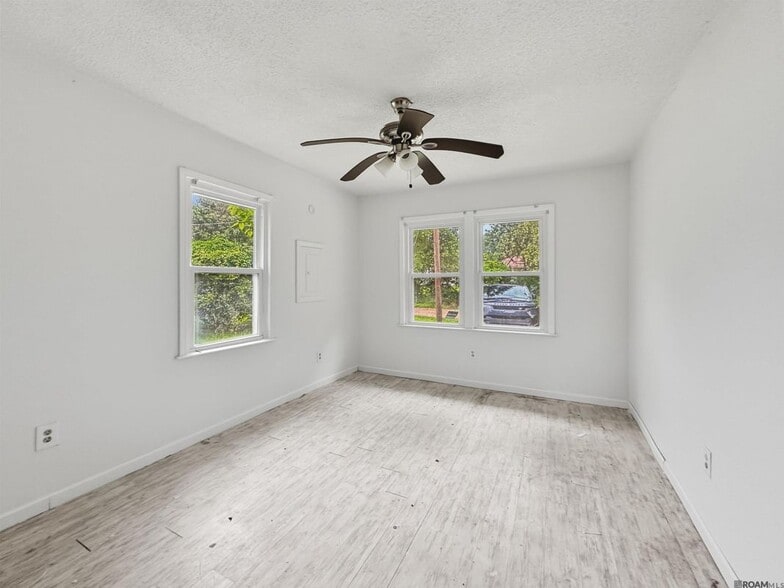 Building Photo - 5156 Linden St